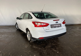 Подержанный автомобиль Ford Focus Sedan 2013 года (4 фото)