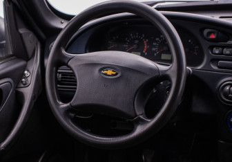 Подержанный автомобиль Chevrolet Niva 2007 года (15 фото)