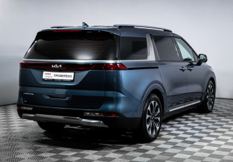 Подержанный автомобиль Kia Carnival 2021 года (5 фото)