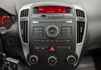 Подержанный автомобиль Kia Ceed Hatchback 2012 года (23 фото)