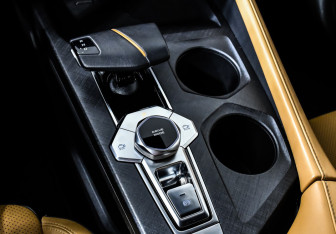 Подержанный автомобиль Changan UNI-V 2022 года (18 фото)