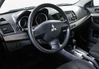 Подержанный автомобиль Mitsubishi Lancer Sedan 2014 года (7 фото)