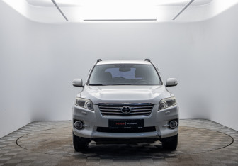 Подержанный автомобиль Toyota RAV4 2011 года (2 фото)