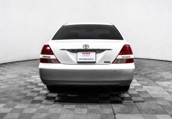 Подержанный автомобиль Toyota Mark II Sedan 2001 года (6 фото)