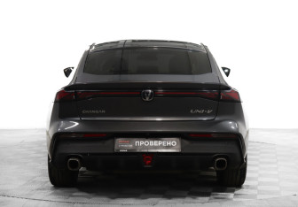 Подержанный автомобиль Changan UNI-V 2023 года (6 фото)