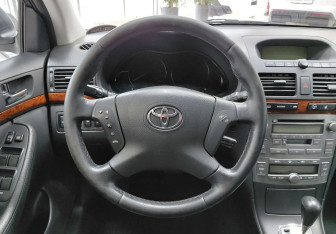 Подержанный автомобиль Toyota Avensis Sedan 2004 года (19 фото)
