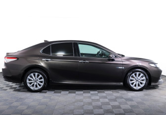 Подержанный автомобиль Toyota Camry Sedan 2020 года (4 фото)