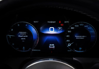 Подержанный автомобиль Hongqi H5 2023 года (18 фото)