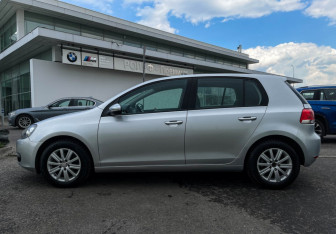 Подержанный автомобиль Volkswagen Golf Hatchback 2012 года (8 фото)