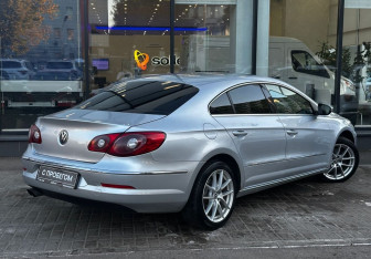 Подержанный автомобиль Volkswagen Passat CC 2011 года (8 фото)