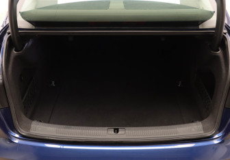 Подержанный автомобиль Audi A4 Sedan 2016 года (25 фото)