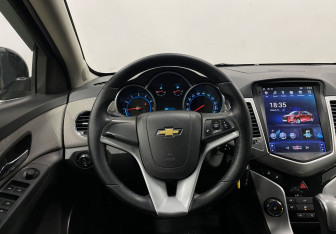 Подержанный автомобиль Chevrolet Cruze Sedan 2010 года (14 фото)