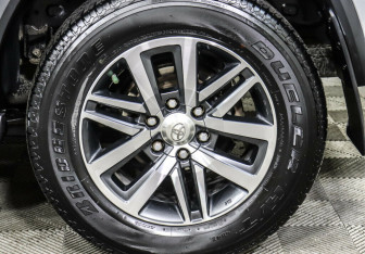 Подержанный автомобиль Toyota Fortuner 2018 года (8 фото)