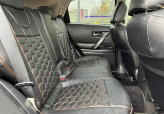 Подержанный автомобиль Infiniti FX 2006 года (11 фото)