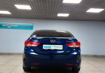 Подержанный автомобиль Hyundai Elantra Sedan 2012 года (6 фото)