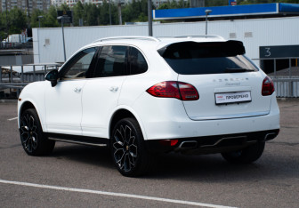 Подержанный автомобиль Porsche Cayenne 2012 года (7 фото)
