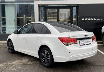Подержанный автомобиль Chevrolet Cruze Sedan 2014 года (7 фото)