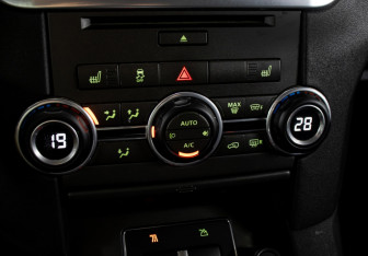 Подержанный автомобиль Land Rover Discovery 2014 года (21 фото)