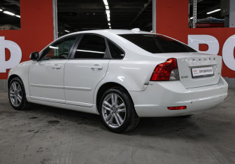 Подержанный автомобиль Volvo S40 2011 года (4 фото)