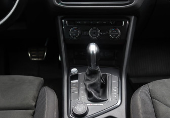 Подержанный автомобиль Volkswagen Tiguan 2018 года (18 фото)