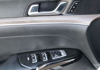 Подержанный автомобиль Kia K5 2022 года (11 фото)