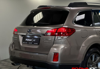 Подержанный автомобиль Subaru Outback Wagon 2013 года (24 фото)