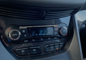 Подержанный автомобиль Ford Kuga 2014 года (20 фото)