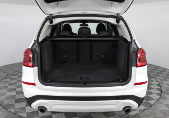 Подержанный автомобиль BMW X3 2018 года (9 фото)