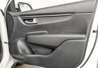 Подержанный автомобиль Kia Rio Hatchback 2019 года (23 фото)
