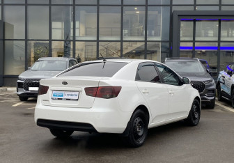 Подержанный автомобиль Kia Cerato Sedan 2012 года (5 фото)