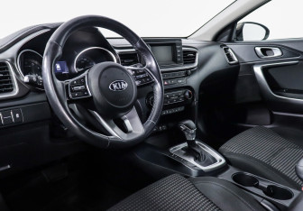 Подержанный автомобиль Kia Ceed Hatchback 2018 года (7 фото)