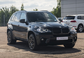 Подержанный автомобиль BMW X5 2011 года (3 фото)