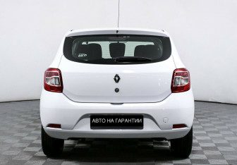 Подержанный автомобиль Renault Sandero 2018 года (4 фото)