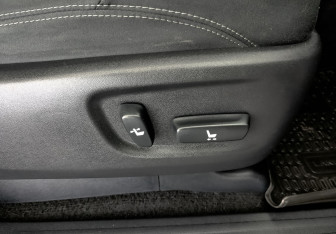 Подержанный автомобиль Toyota Land Cruiser Prado 2019 года (30 фото)