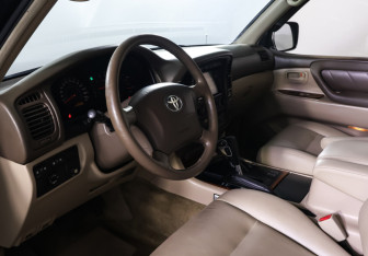 Подержанный автомобиль Toyota Land Cruiser Suv 2002 года (15 фото)