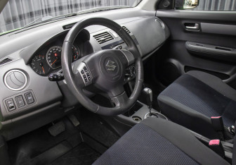 Подержанный автомобиль Suzuki Swift Hatchback 2009 года (13 фото)