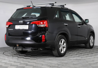 Подержанный автомобиль Kia Sorento 2017 года (5 фото)