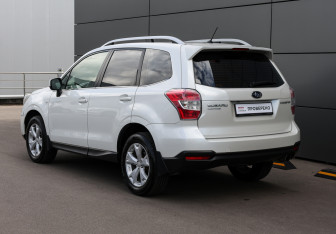 Подержанный автомобиль Subaru Forester Suv 2014 года (7 фото)