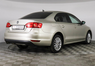Подержанный автомобиль Volkswagen Jetta Sedan 2012 года (5 фото)