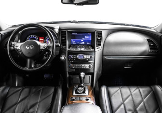 Подержанный автомобиль Infiniti FX 2011 года (11 фото)