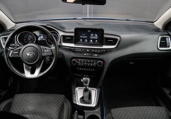 Подержанный автомобиль Kia Ceed Hatchback 2018 года (9 фото)