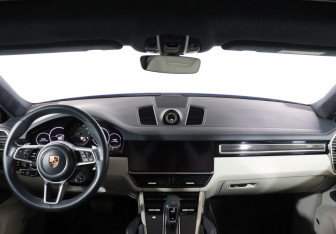 Подержанный автомобиль Porsche Cayenne 2019 года (12 фото)