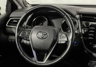 Подержанный автомобиль Toyota Camry Sedan 2020 года (14 фото)