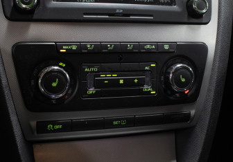 Подержанный автомобиль Skoda Octavia Liftback 2012 года (19 фото)