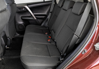 Подержанный автомобиль Toyota RAV4 2019 года (12 фото)