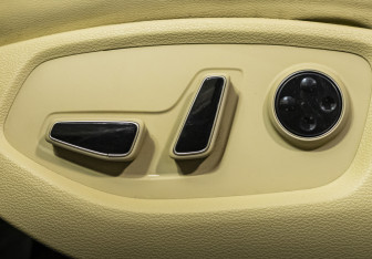 Подержанный автомобиль Hyundai Genesis 2014 года (22 фото)