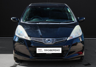 Подержанный автомобиль Honda Fit 2012 года (2 фото)