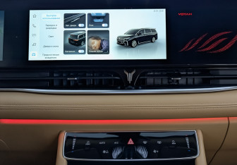 Подержанный автомобиль Voyah Dream 2023 года (16 фото)