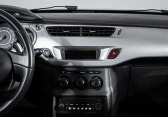 Подержанный автомобиль Citroen C3 Hatchback 2011 года (12 фото)