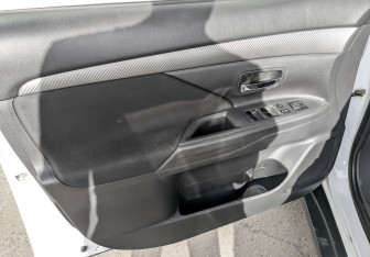 Подержанный автомобиль Mitsubishi Outlander 2013 года (19 фото)